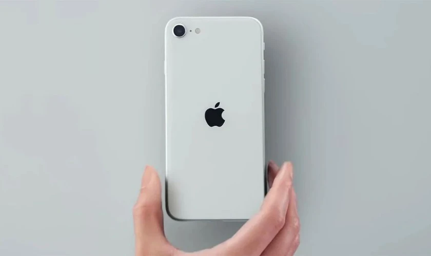 Nên chọn iPhone SE 2020 hay dòng iPhone hỗ trợ sạc nhanh tốt hơn?